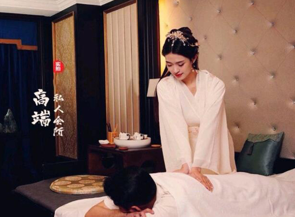 前天我在深圳一家养生会所，帮助你的身体慢慢放松